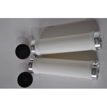 Фото Ручки CLARK`S CLO201 на руль, резиновые, 130мм, с 2 фиксат, бело-серебристые анодир, 3-446